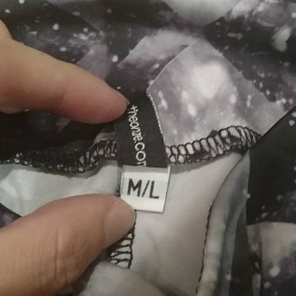 Onzie Capri Leggings - Picture 3 of 3